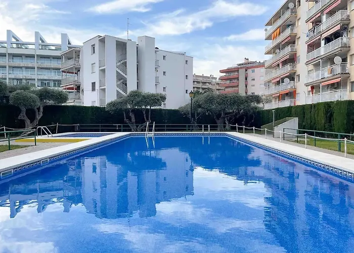 Location With A Pool And Terrace! 萨洛