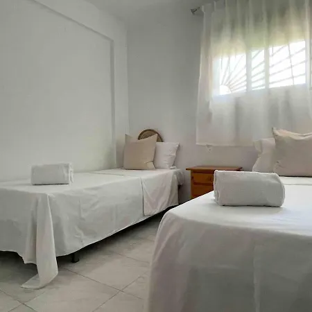 Location With A Pool And Terrace! Салоу
