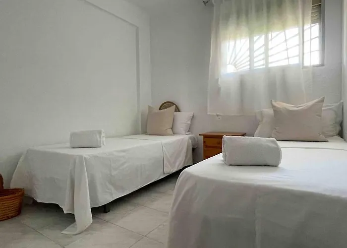 Location With A Pool And Terrace! Салоу